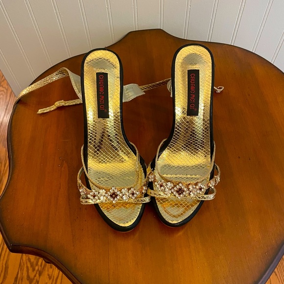 NWOT Korean brand Chuanc MC1 gold heels - Picture 2 of 8